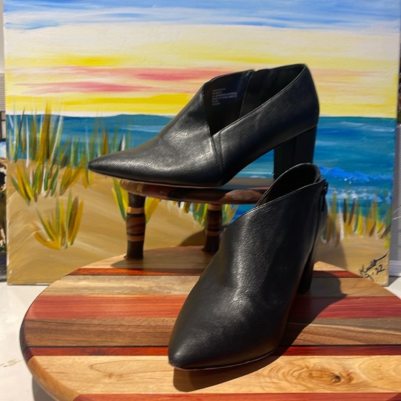 2 for $10 8 1/2 W Black Shoe Boots - Picture 1 of 8
